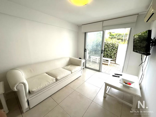 En Venta, Apartamento Ideal De 2 Dormitorios En Suite En La Barra