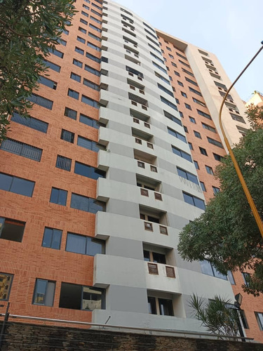 Apartamento En Venta  Totalmente Remodelado  Y Con Excelente Vista Hacia, En Una De Las Mejores Zona De Valencia - Trigaleña Alta Valencia Carabobo- Samir Trosel