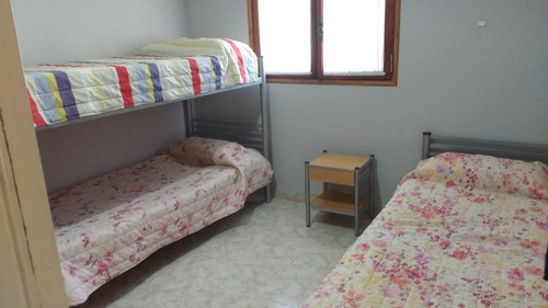 Casa Con Parque, No Se Comparte. Tiene Reja En El Frente De La Casa.