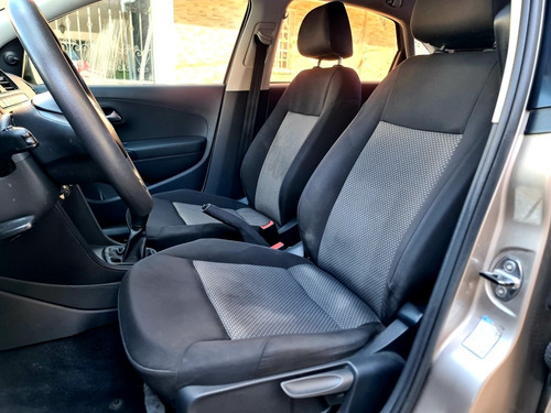 Imagen 12 de 15 de Volkswagen Vento 2018 1.6 Confortline Mt