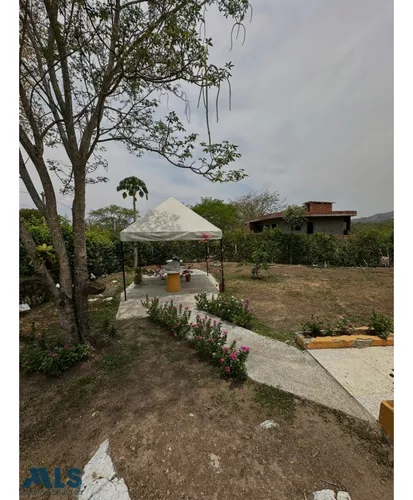Zona Verde Y Espacio Para En Futuro Construir Pisc...(mls#248454)
