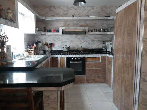 Imagen 2 de 10 de Linda Casa Ubicada En San Rafael, Municipio Los Taques. Equipada Con Grandes Comodidades. #22-2803.
