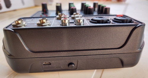 Mesa De Som Mixing Console 4 Canais.