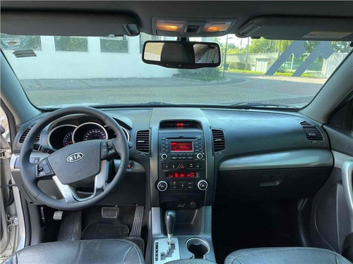 Imagem 4 de 10 de Kia Sorento 2.4 Ex2 4x2 16v Gasolina 4p 7 Lugares Automático