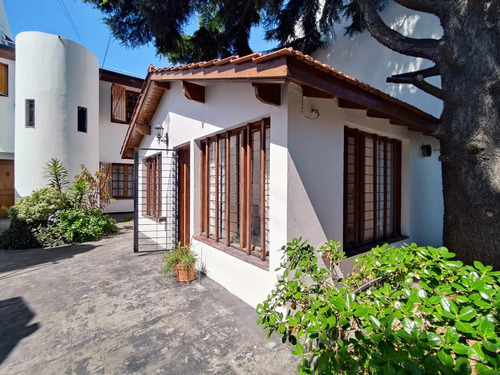 Chalet De 5 Ambientes Con Quincho Y Patio En Zona Estratégica De Mar Del Plata!!