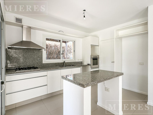 Casa En Venta Sobre Lote Interno En Los Alisos, Nordelta
