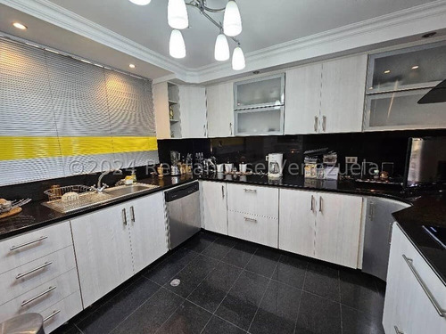 Casa Moderna En Venta Urb El Castaño Zona Privada Con Planta Electrica Y Piscina Se Vende Amoblada Kg:24-19915