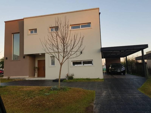 Excelente Casa En Barrio Cerrado