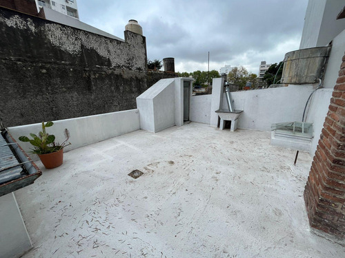 Casa En Venta - 2 Dormitorios 1 Baño - Cocheras - 300mts2 - La Plata