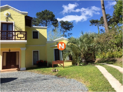 Casa En Venta Y Alquiler, Cantegril, Punta Del Este, 3 Dormitorios.- Ref: 209446