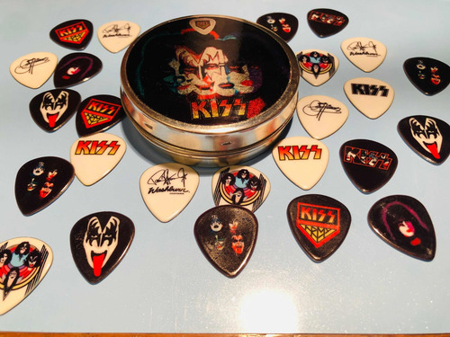 Imagen 2 de 2 de Kiss - 25 Púas + Lata De Regalo - Doble Faz - Mejor Grip