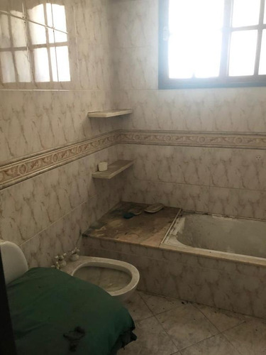 Imagen 4 de 15 de Casa Venta A Reciclar- Castelar Sur- Ideal Emprendimiento- Toma Menor Valor Zona Sur