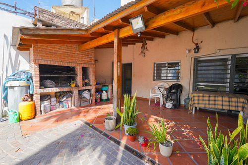 Venta - Casa - 4 Ambientes - Ramos Mejia - Pileta - Cochera