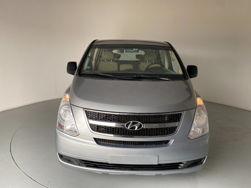 Imagen 2 de 12 de Hyundai H-1 Mini Bus 2.5 2016