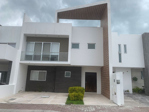 Se Vende Casa En La Condesa Juriquilla, Roof Garden, Cto Ser