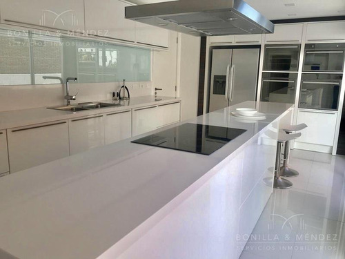 Mouette, Primera Fila, Piso De 570 M2, Piscina Propia!