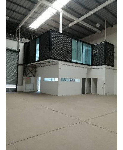 425,3 M2 Galpón/76,6 M2 Oficina, Lampa