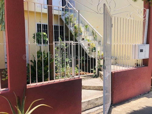 Imagen 13 de 15 de Casa En Venta En Santa Rita Maracay Aragua 22-24246 Irrr