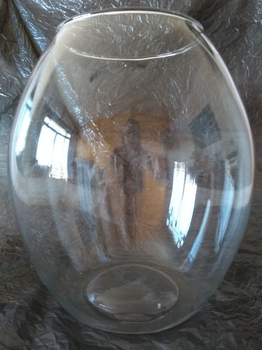 Imagem 2 de 5 de Vaso Bojudo Em Vidro Usado