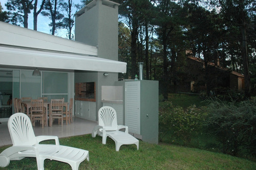 Imagen 17 de 19 de Casa En Alquiler O Venta En Valeria Del Mar A 3 Cuadras De La Entrada A Cariló Y 6 De La Playa Con Jacuzzi Y Loza Radiante.