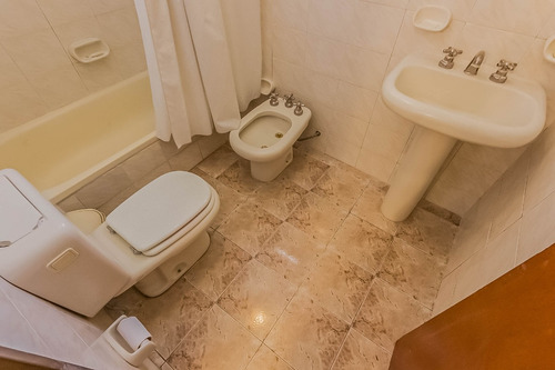 En Venta. Liniers. Departamento. 4 Amb + Balcón Terraza + Altillo. Pilar 1076 Tercer Piso