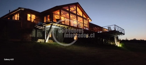 Casa En Venta De 4 Dorm. En Puerto Varas