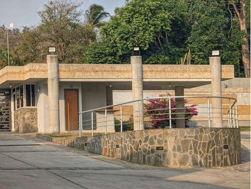 Gabriela Figuera Vende Townhouse Colinas De Guataparo Res Villa Lago Atth-270