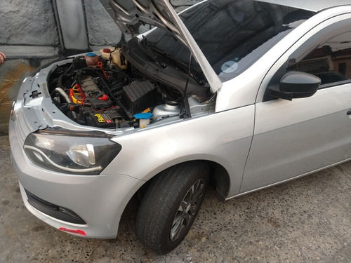 Imagem 1 de 10 de Volkswagen Voyage 2015 1.6 Msi Highline Total Flex 4p