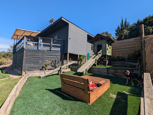 Parcela Con 2 Casas Y Cabaña En Mantagua, 2500m2
