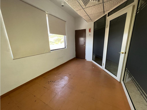 2ndo Y 3er Piso Para Uso Mixto En Renta En Jardines Del Contry, Mty.