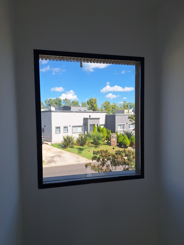 Casa En Venta Con Pileta Santa Elena