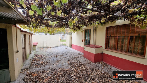 Casa Y Departamento En Miramar B° Los Pinos V5156
