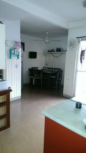 Imagen 2 de 8 de Chalet - 4 Ambientes - Servicios - Castelar Norte