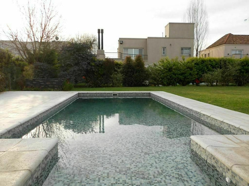 Imagen 9 de 15 de Casa Barrio Cerrado Altos Del Sol Ituzaingo Norte Minimalis
