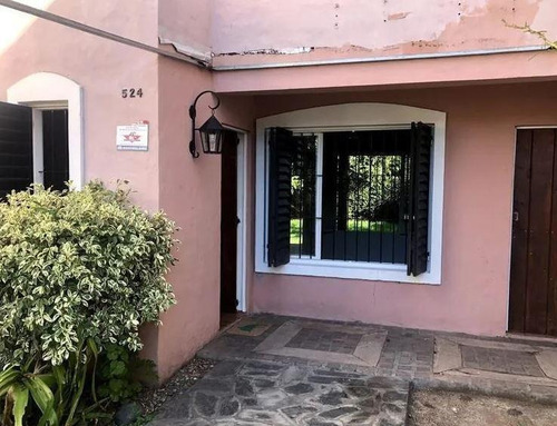 Casa Venta 3 Dormitorios 2 Baños 2 Cocheras 1 Patio Y Parrilla 300 Mts 2 Totales - City Bell