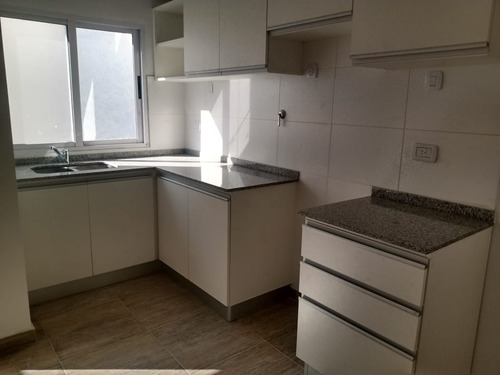 Triplex De 5 Ambientes A Estrenar Ubicado En El Barrio De Florida Oeste