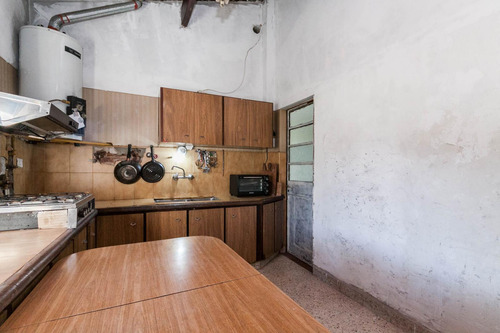 Casa En Banfield, Banfield Este, Jardin, Fondo, Cochera, Qui