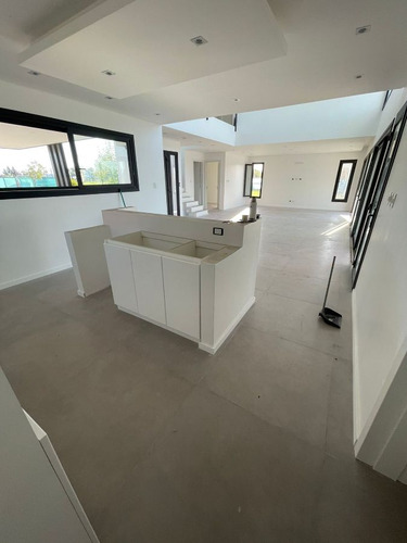 Casa En Venta De 4 Dormitorios A Estrenar En San Lucas