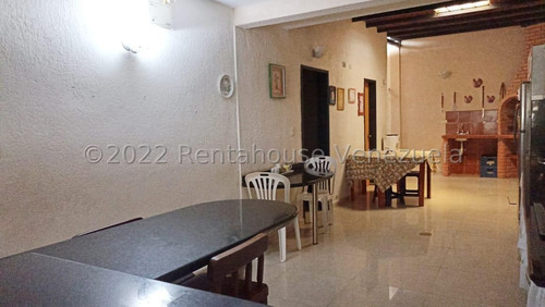 Linda Y Conservada Casa En Urbanismo Privado La Piedad Norte Cabudare Gabriela C