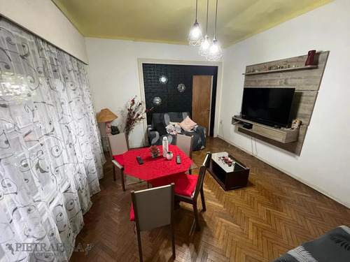Apto En Venta Con Renta 4 Dormitorios, 2 Baños-centro