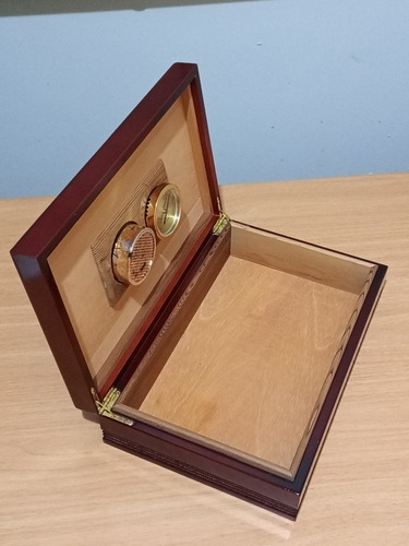 Imagen 2 de 5 de Cigar Humidor