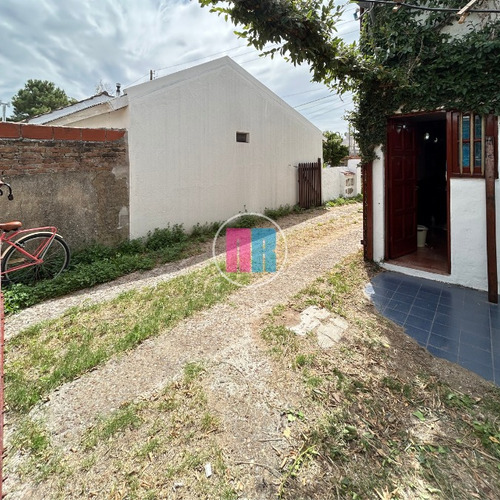 Duplex En Costa Azul Al Frente, Espacio Vehicular Propio, Patio Con Parrilla Y Lavadero. Urquiza 578