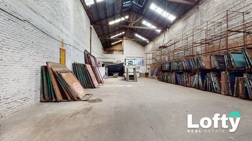 Venta Local Comercial Con Galpón, Oficina Y Vivienda En La Comercial Tres Cruces