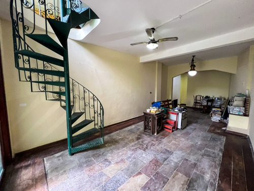 Casa Dois Andares 140 M/q Dentro De Clube Em Meio A Floresta