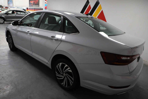 Imagen 13 de 15 de Volkswagen Jetta 2019 4p Highline L4/1.4/t Aut