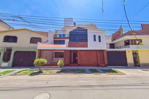 Vendo Hermosa Casa En Los Olivos, 3 Pisos 7 Hab+5 Bañ+2 Est.