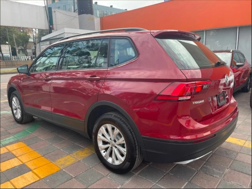 Imagen 4 de 11 de Volkswagen Tiguan 1.4 Trendline Plus Dsg Rojo 2020