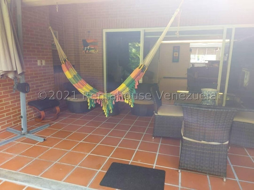 Imagen 16 de 30 de En Exclusivo Conjunto Muy Cerca De Farmatodo El Hatillo, Con Bellas Áreas Sociales, Jardín Privado, Hermosos Towhouse