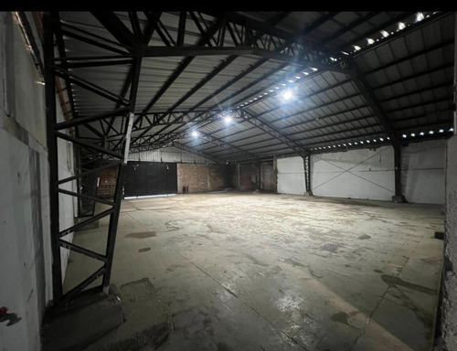 Se Arrienda Bodega Con Amplias Oficinas