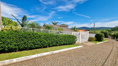 Casa Em Condomínio Com Natureza, Tranquilidade E Segurança